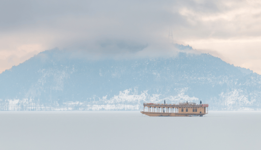 Donga-Cruise-Dal-Lake